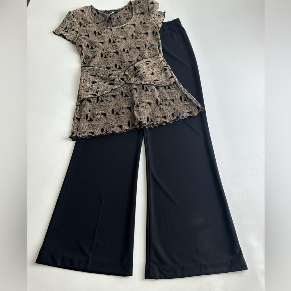 Connected apparel women’s size 8 two-piece outfit gold and black color